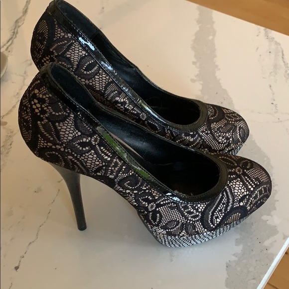 Ladies Shoes - Picture 2 of 10